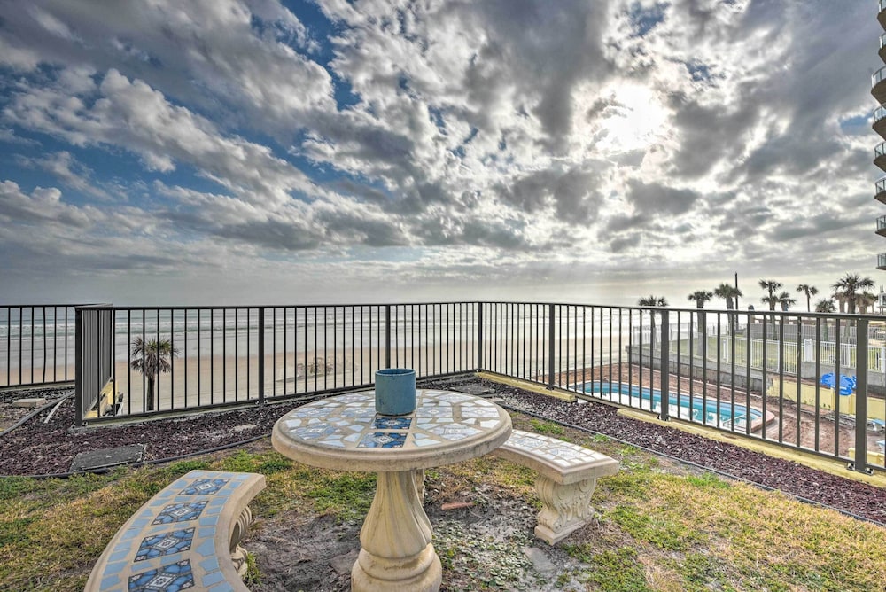 Daytona Beach Studio w/ Pool + Ocean Access! view 4