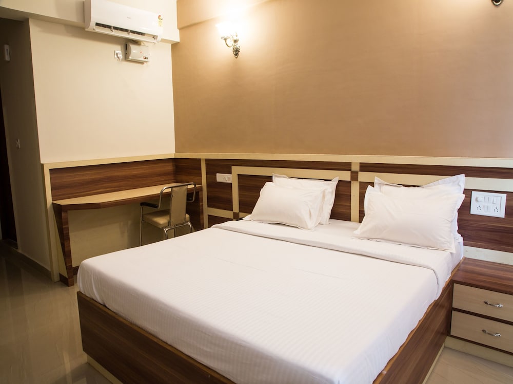 OYO 9248 Hotel Shrinidhi