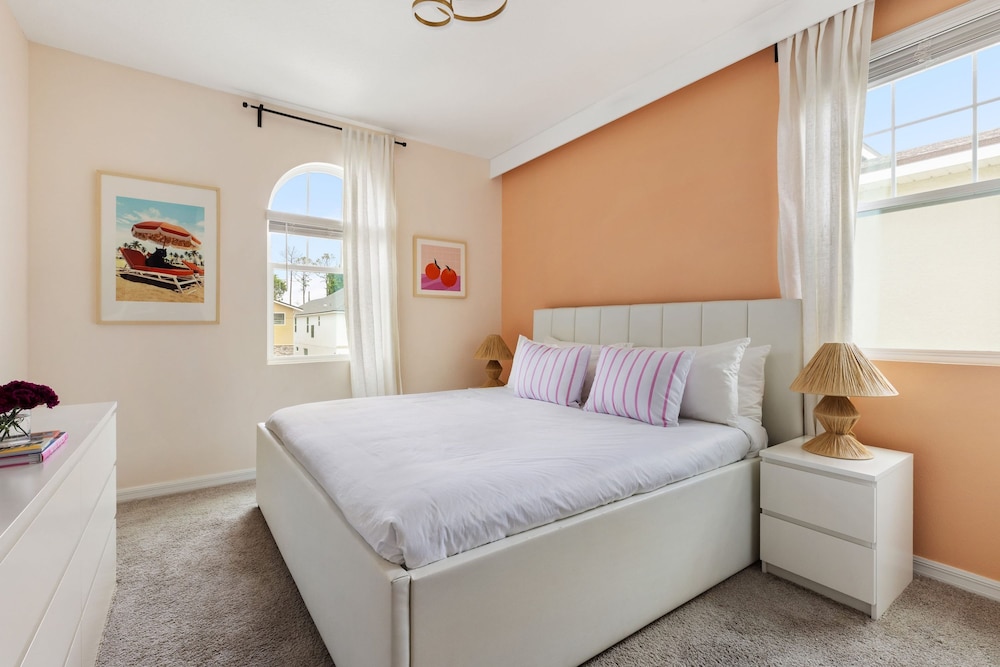 Coconut Breeze Resort Home Near Parks 25 Guests Located in Solara Resort