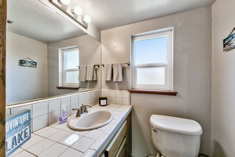 853p Lakeside Beach 4 Bedroom Home