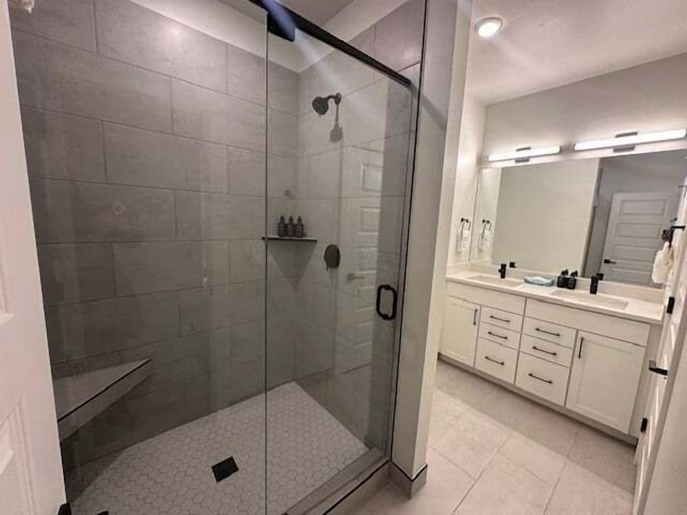 Luxury Stay Meets Family Fun: Premier 1br Retreat 1 Bedroom Condo
