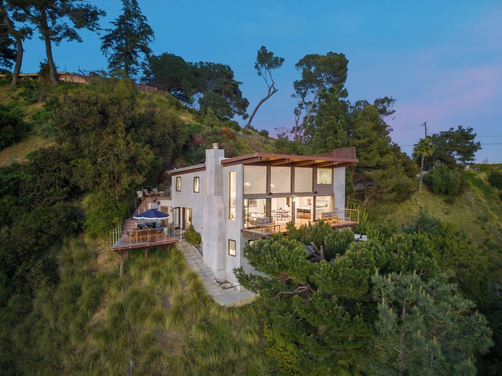 Summitridge - An Elegant Estate With Unobstructed City and Ocean Views - Image 1