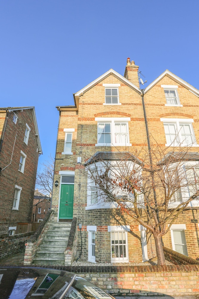 The Glasshouse Escape - 5BDR Victorian Jewel with Modern Twists in Jericho