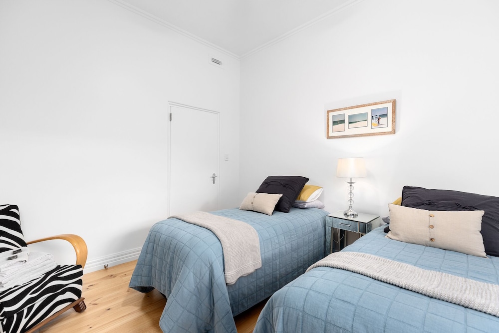 Deco Beach Luxury Apartments view 2