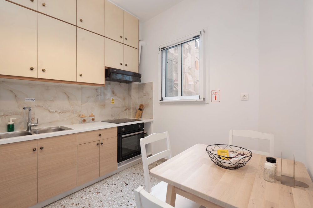 Cozy Apartment in Athens With Balcony, 5 Minutes To Metro