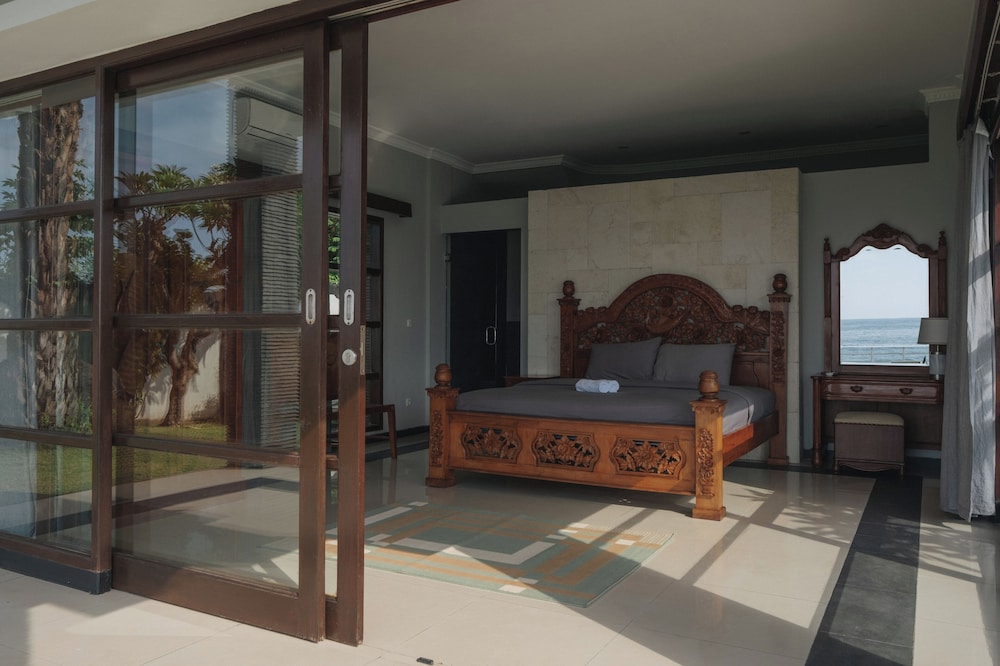 Blue Marlin 6-BR Villa Singaraja Bali