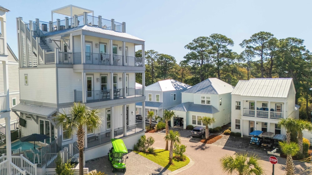 Gulf-view Retreat w/ Rooftop Deck + Private Pool Villa Anesi by Avantstay