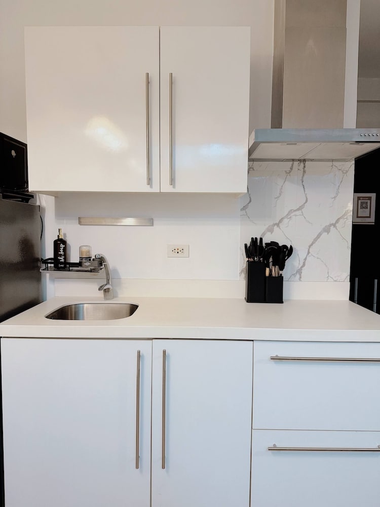 Stunning 42nd Floor Apt With Netflix