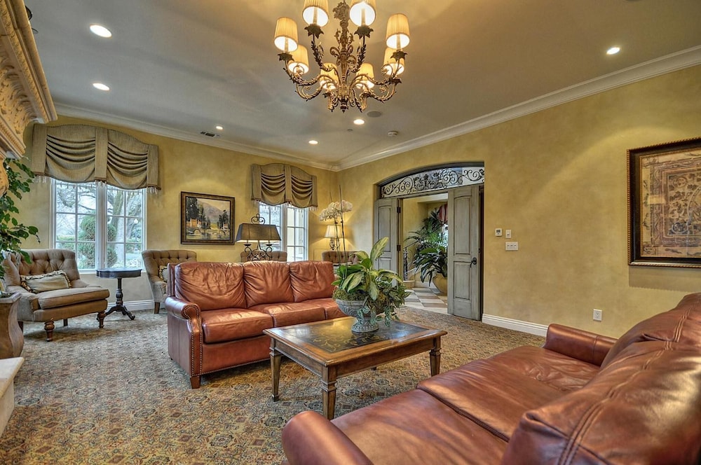 Villa Arden Hills