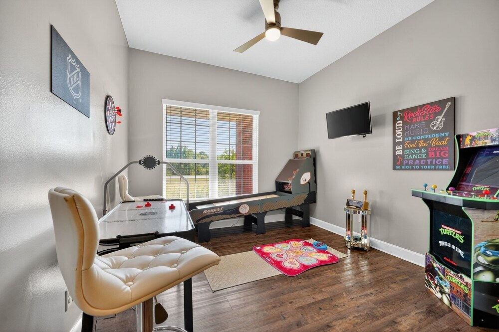 Floridays Manor 4 Bedroom Home