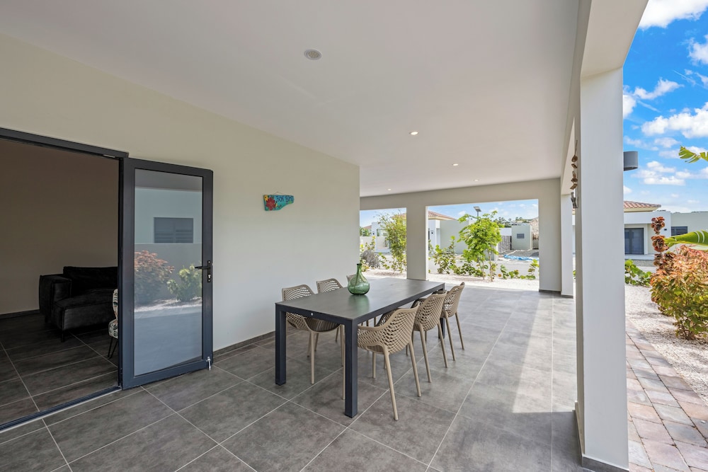 Villa Jasmijn with private pool, at Mambo Beach