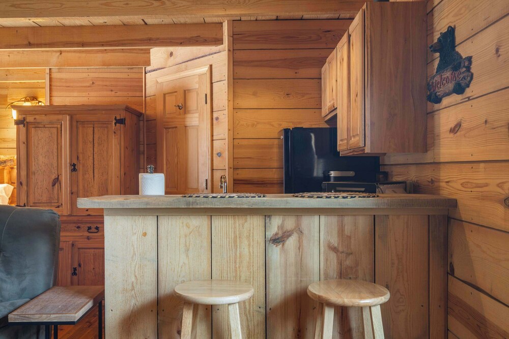 Antlers Lodge - Cabin for 4