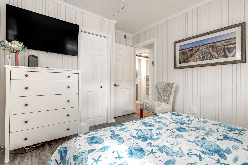 Cozy Cape Cod Cottage < 2 Mi to Beach!