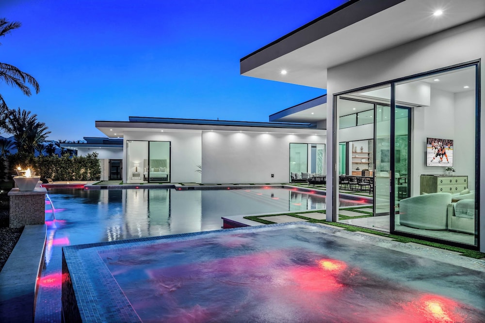 Sleeps 54 3 Luxury Villas w/ Pool + Spa, Pickleball Bravo by Avantstay