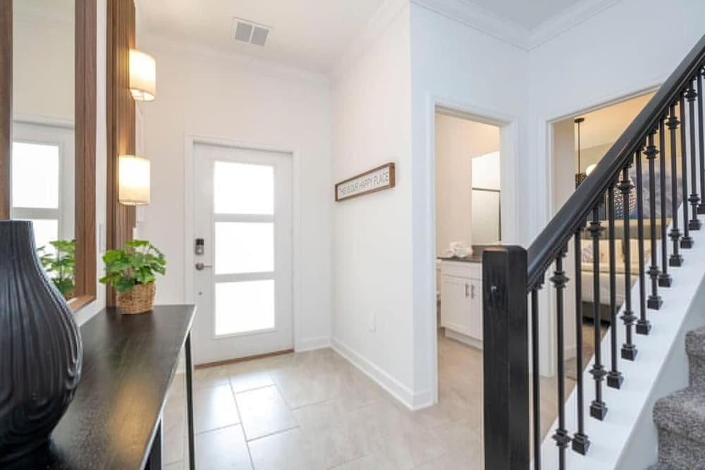 2557 Awesome 4BD Townhouse Located at Storey Lake