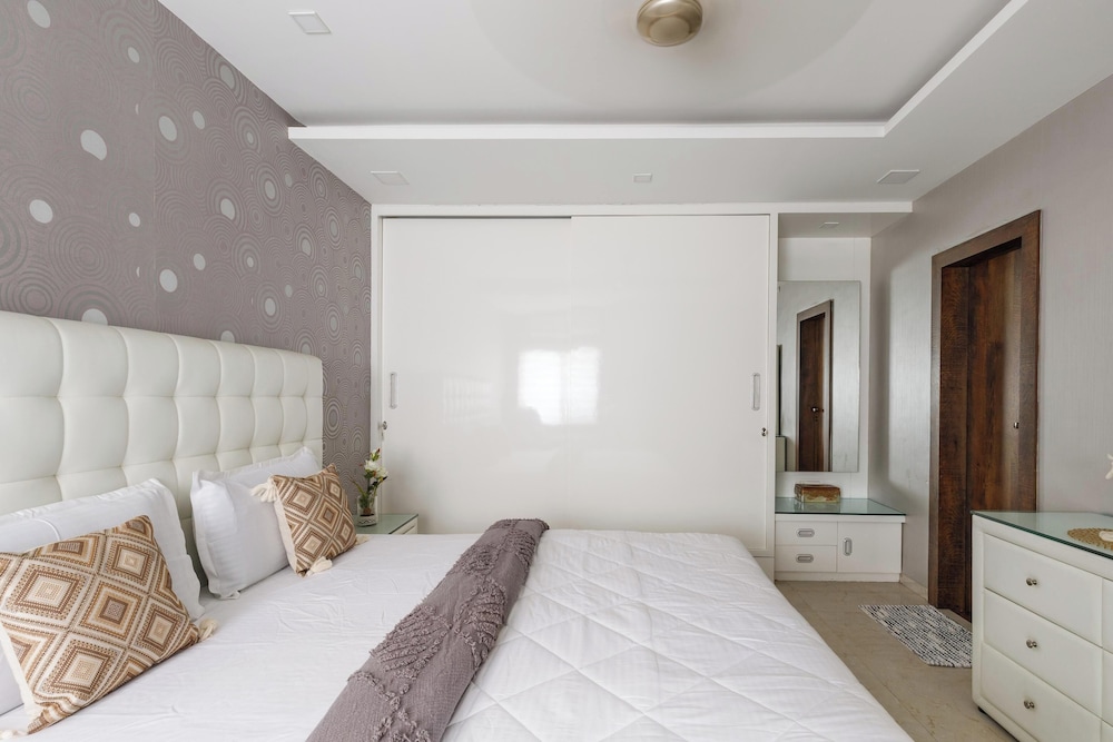 The Platinum Vista by Red Olive