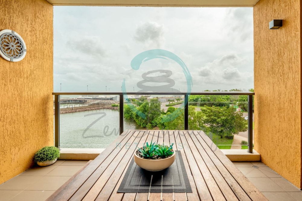 Oceanfront Marvel Harbour View Pool Parking - Image 1