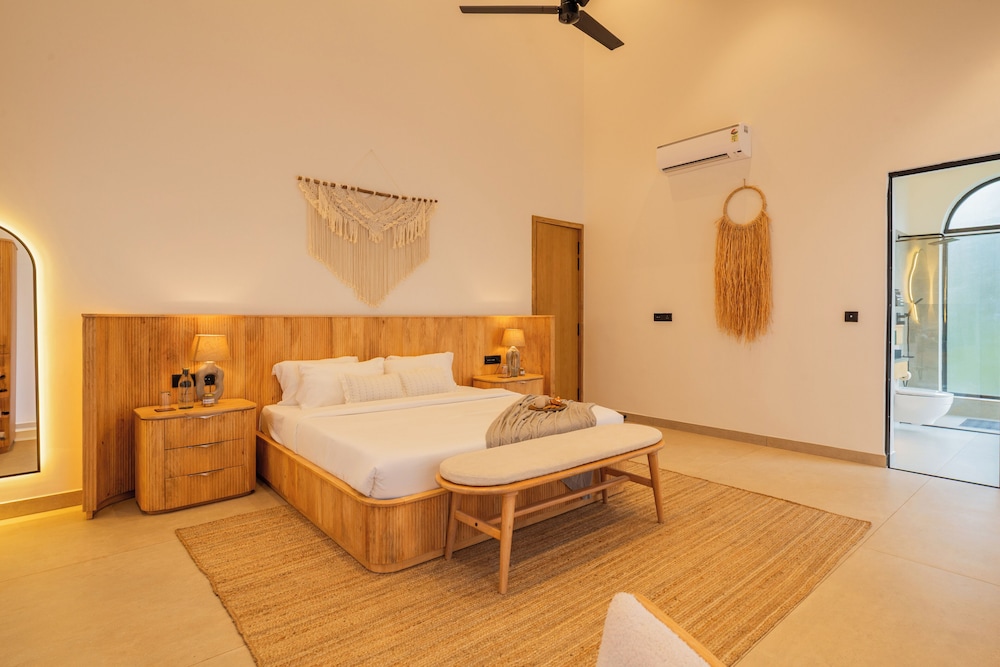 ELIVAAS Ekam | Luxe 4 BHK Villa With Pvt Pool & Patio