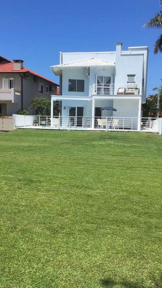 Casa de Praia Brisa do Oceano com Piscina Privativa - São Francisco do Sul