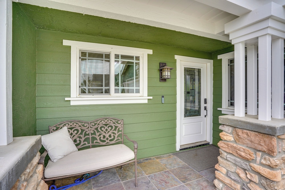Lovely Tustin Home w/ Outdoor Kitchen: 3 Mi to Zoo view 3