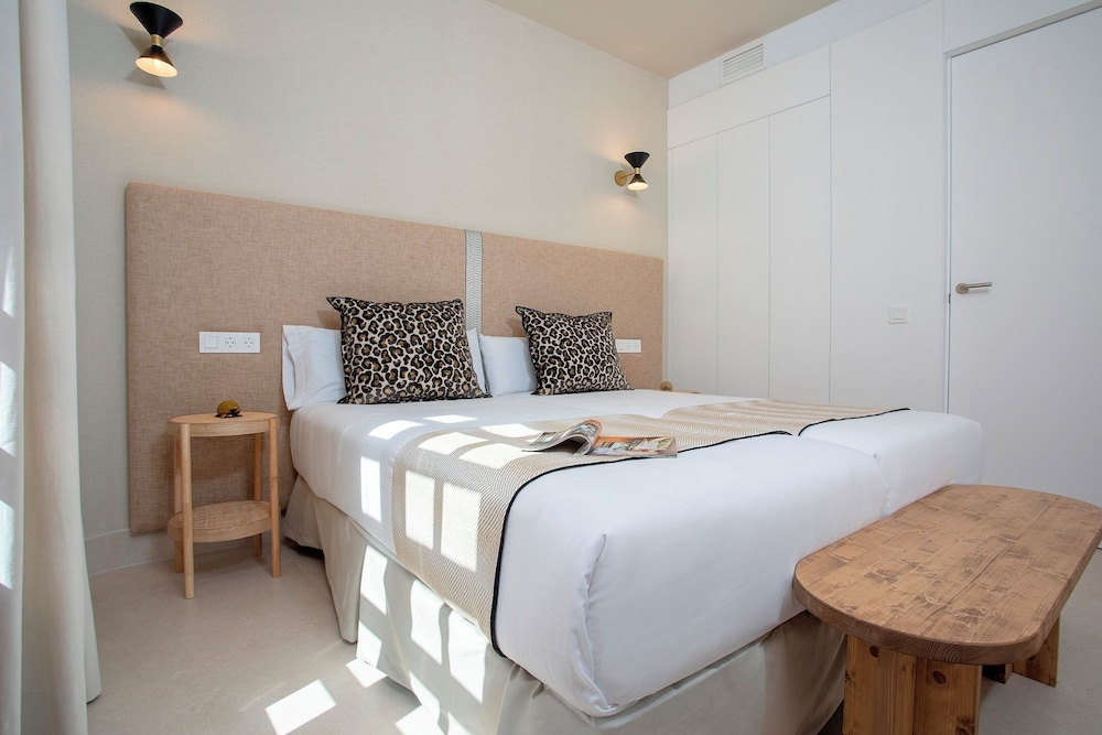 Bright Apartment in Seville. Tomás de Ibarra II