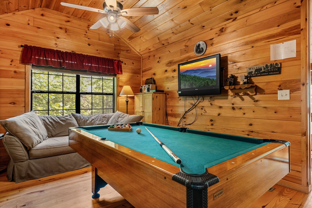 Caught Ya Peek'n 1 Bedroom Cabin by RedAwning