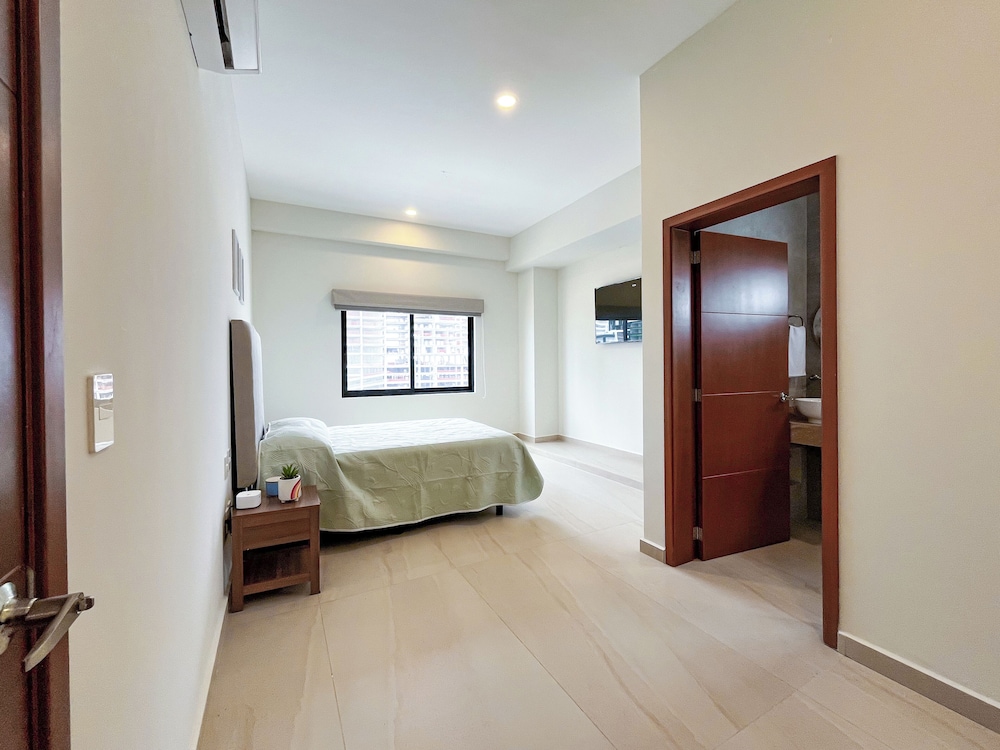 Makeva Condos - Near Malecon