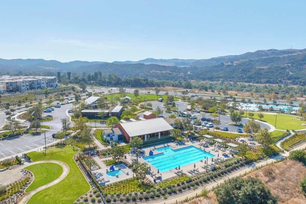 @marbella Lane - Stylish Dream Home in RMV w/ Pool