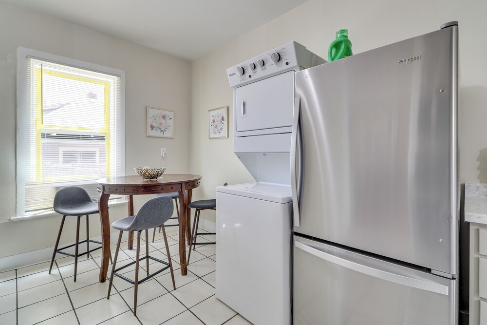 2 Mi to Old Town Abq: East Downtown Triplex Unit