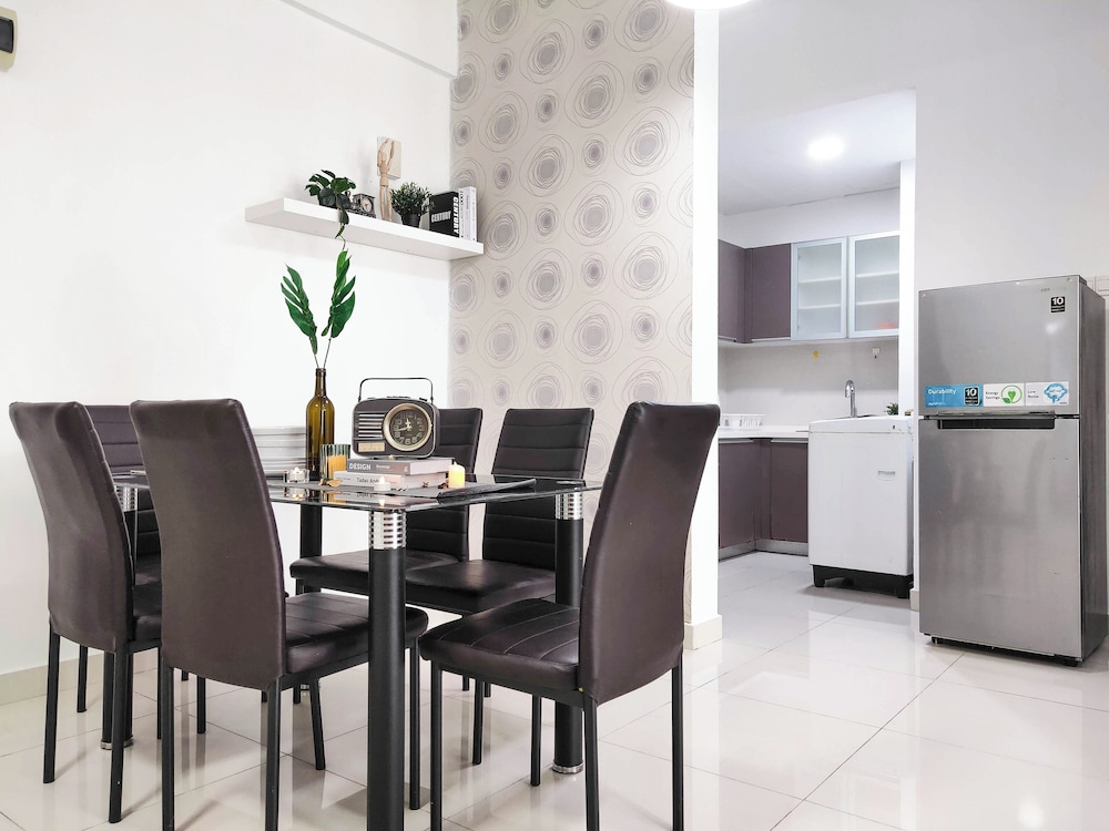 NaiBnB @ Regalia Residence