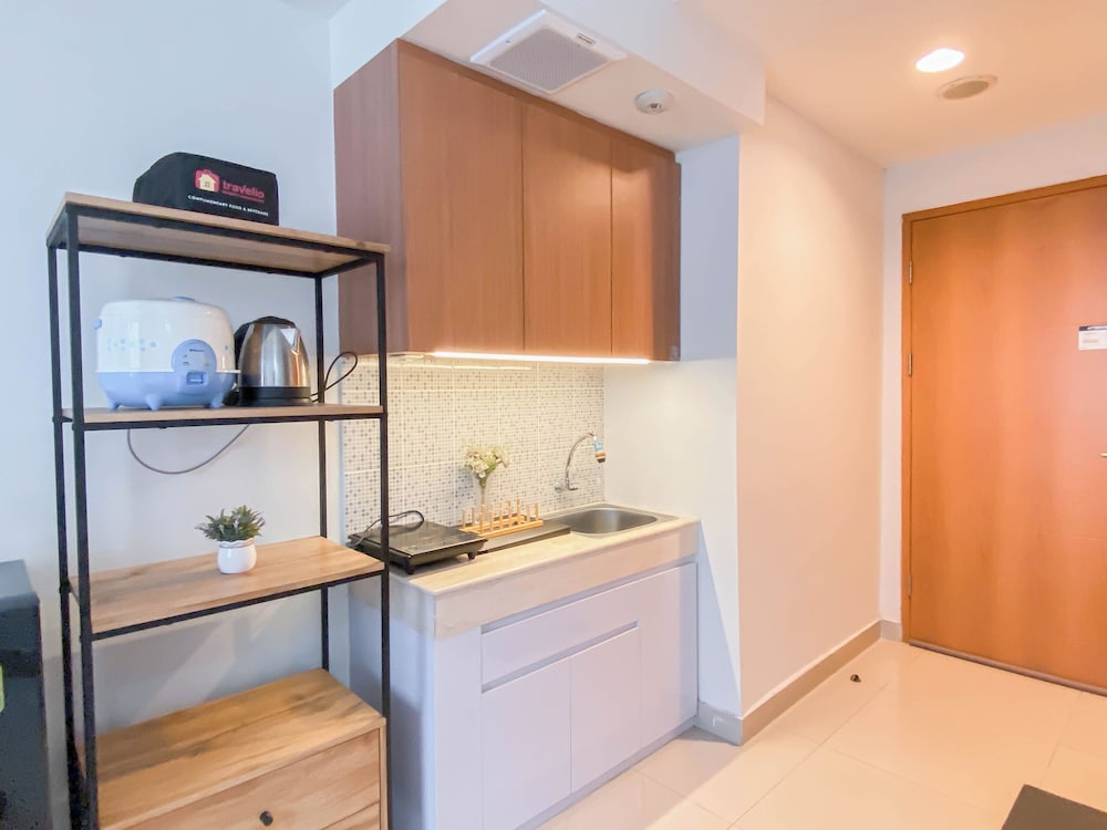 Cream Tone Studio At Evenciio Margonda Apartment