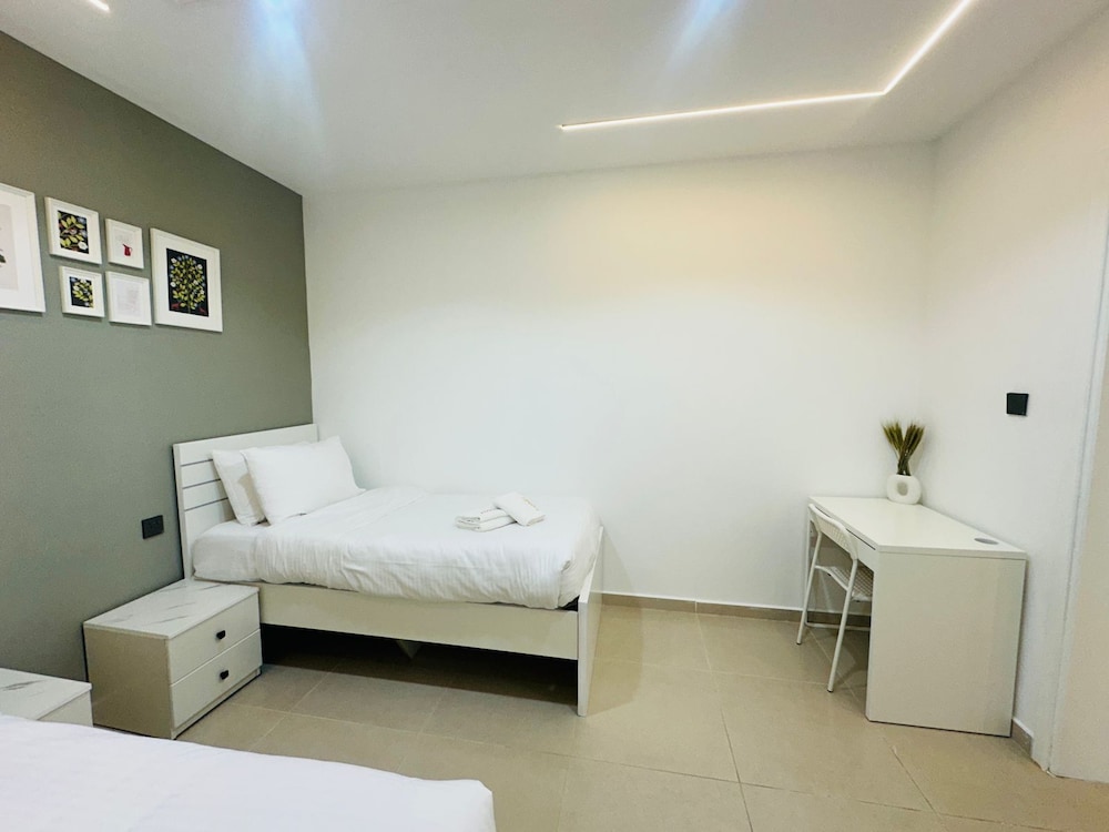 Zapbed House-MAY 105