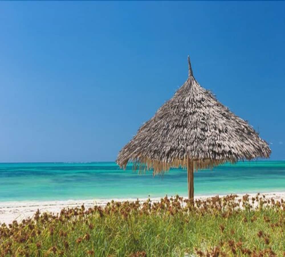 Hakuna Majiwe Beach Lodge