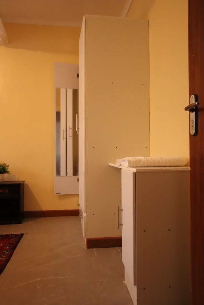 Stay.Plus Ebony Mara House view 5