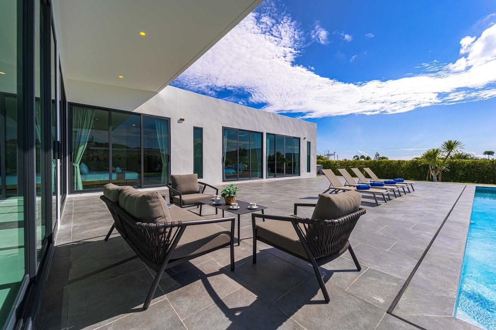 Luxury 5 Bedroom Pool Villa KH-C1