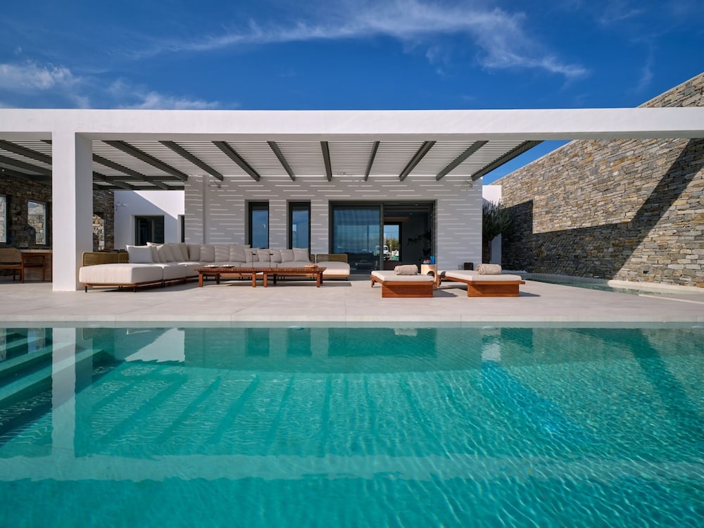 Luxury Villa Serenely