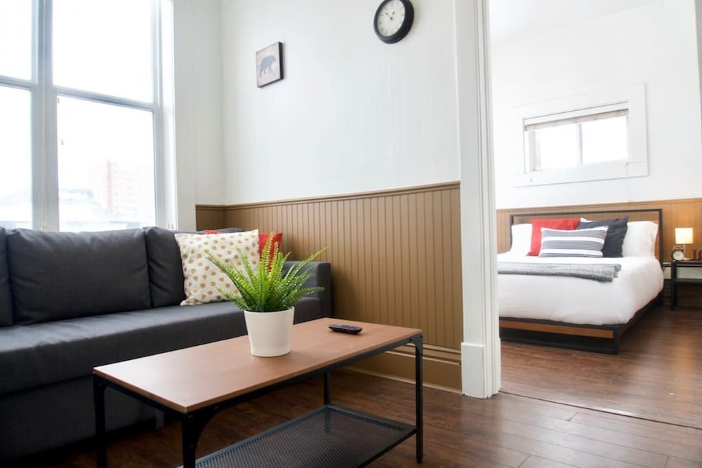 The Best Rental in Moose Jaw Large 2-br Parking Coffee view 3