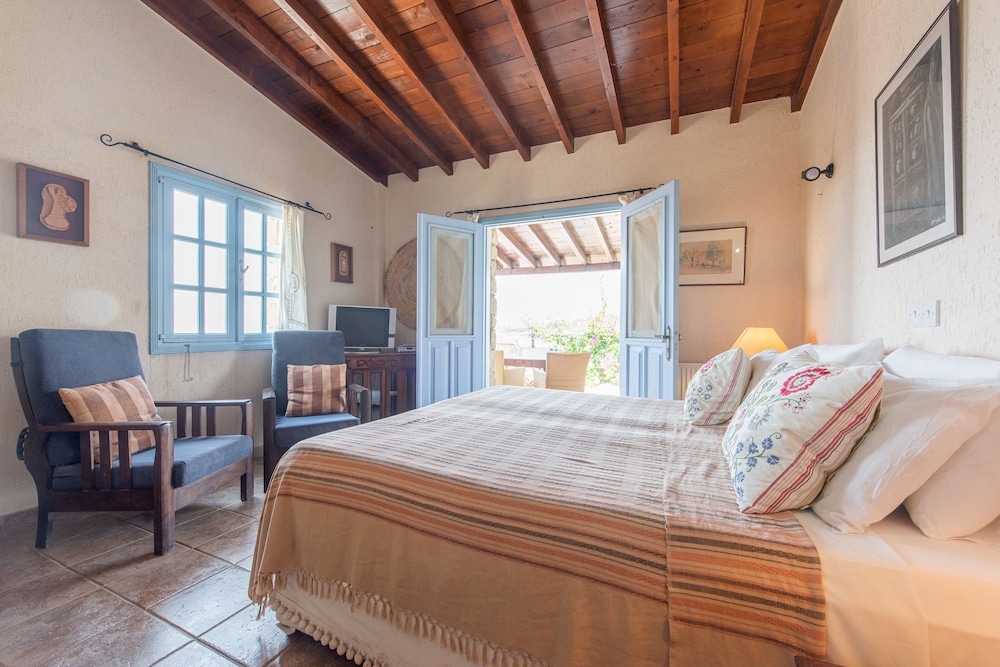 Adamos 1 br Hotel Apartments view 5