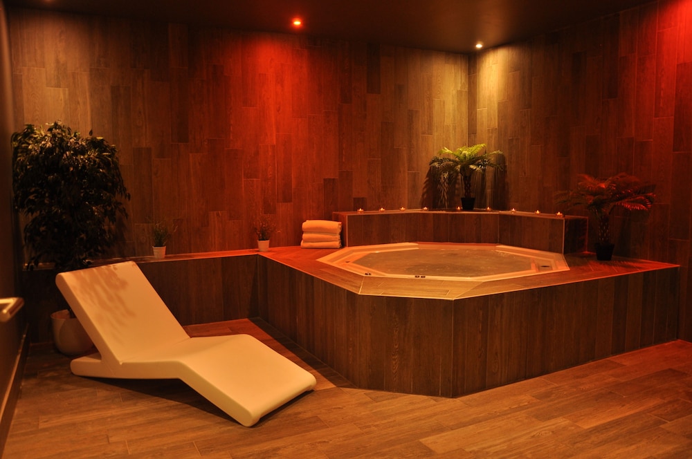Huez Vacations - Hotel Le Pic Blanc - Property Image 4