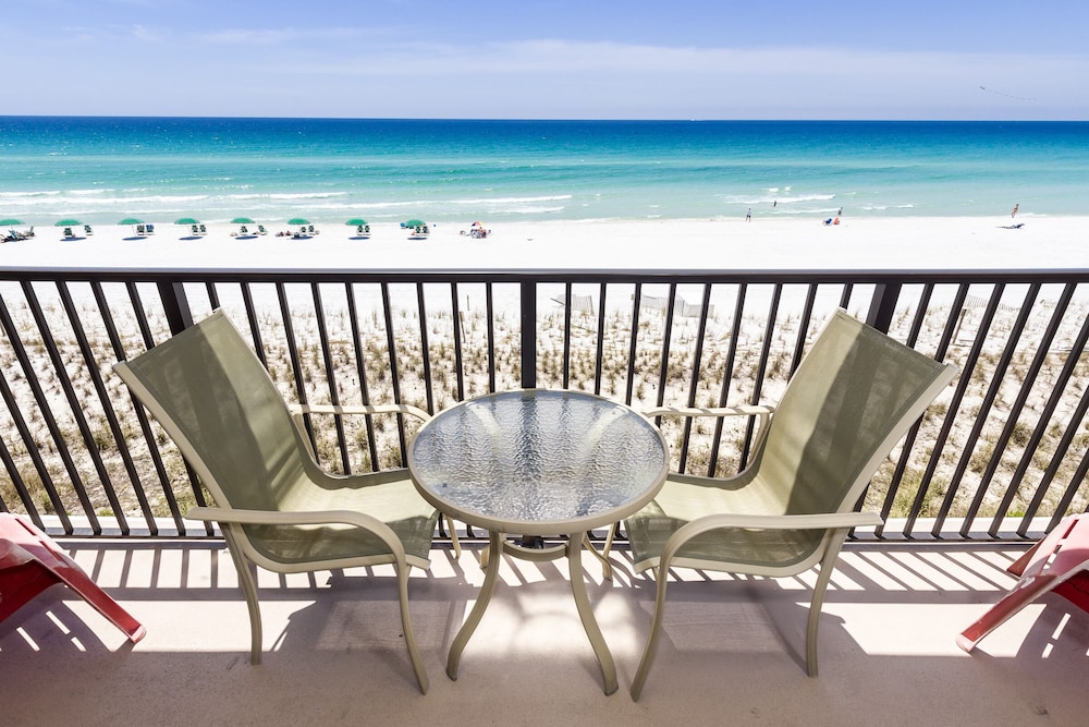 Emerald Twrs West 3004 by Brooks and Shorey Resorts