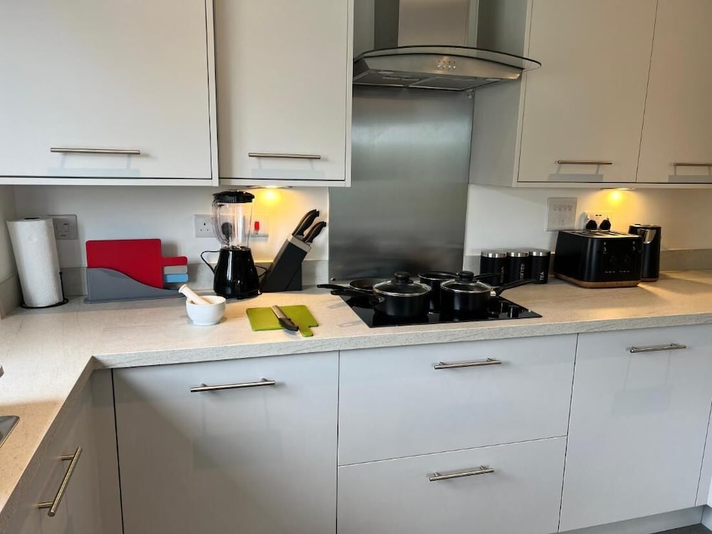 Modern 2 Bedroom Apartment
