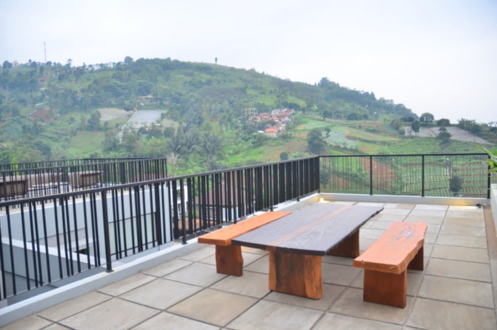 Emerald hill 12 BR karaoke heated pool