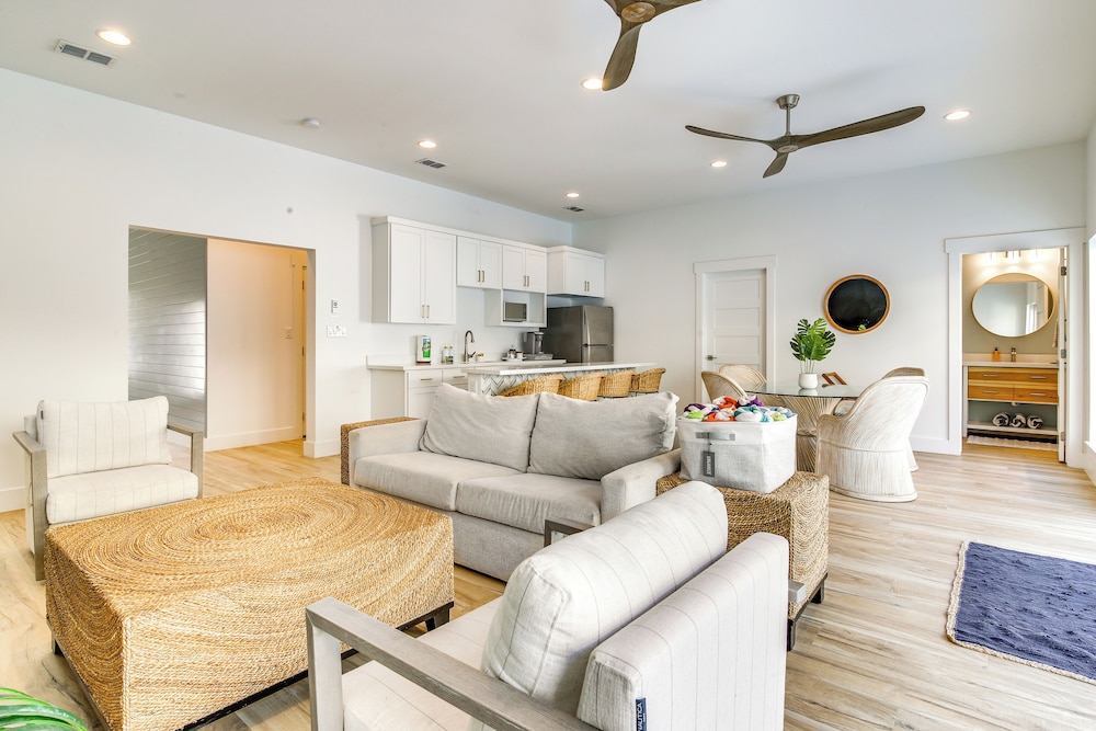 1 Block to Beach: South Padre Island Paradise!
