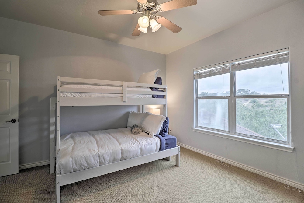 Airy Villa in Austin w/ Badminton/volleyball Court view 3