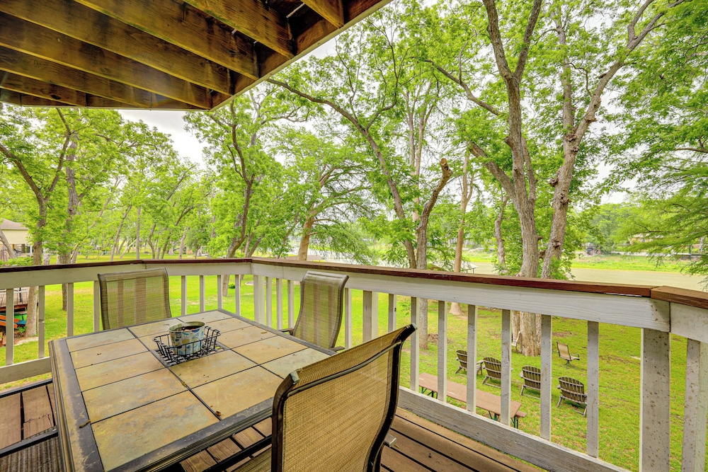 Waterfront Seguin Lake House Near Downtown
