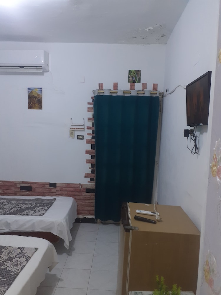Four Seasons Hostel