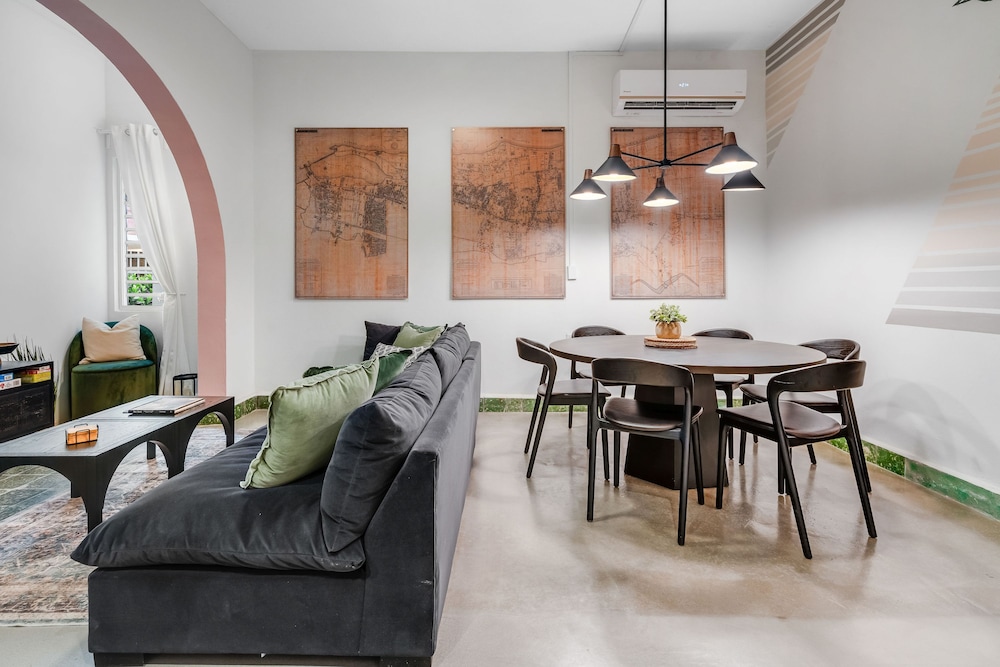 Chic Apartment Pool Parking in Central Condado