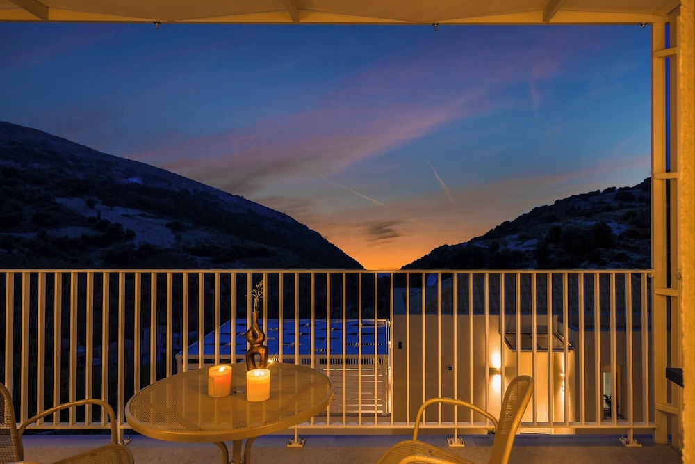 Ostria Villa