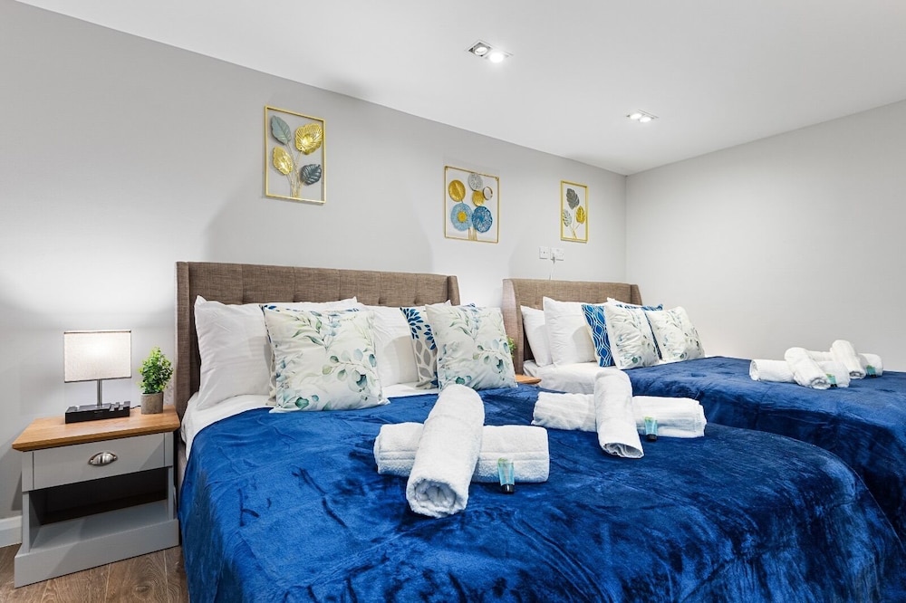 Modern Battersea Suite - London City Retreat