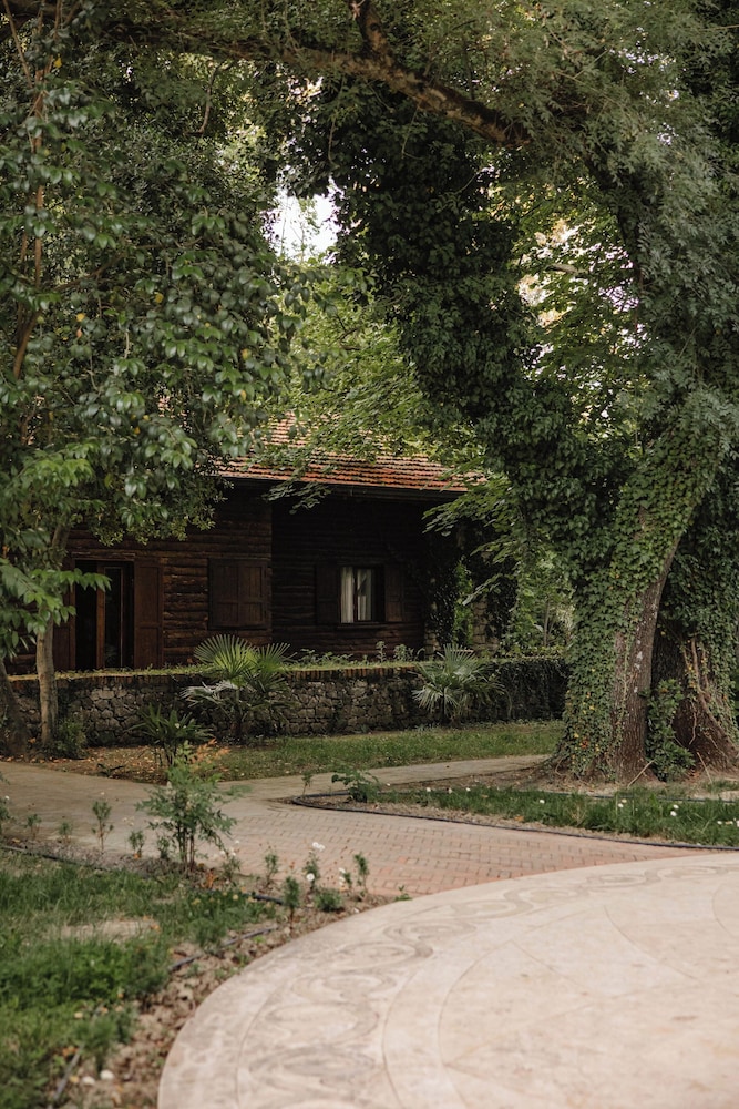 Hoteli Gjuetise